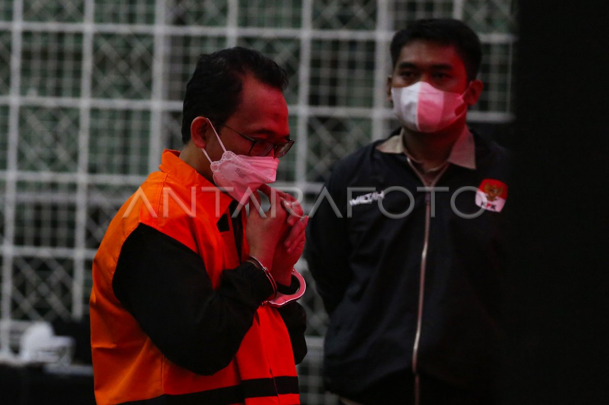 Penahanan Tersangka Kasus Korupsi Anggaran Bansos Beras ANTARA Foto