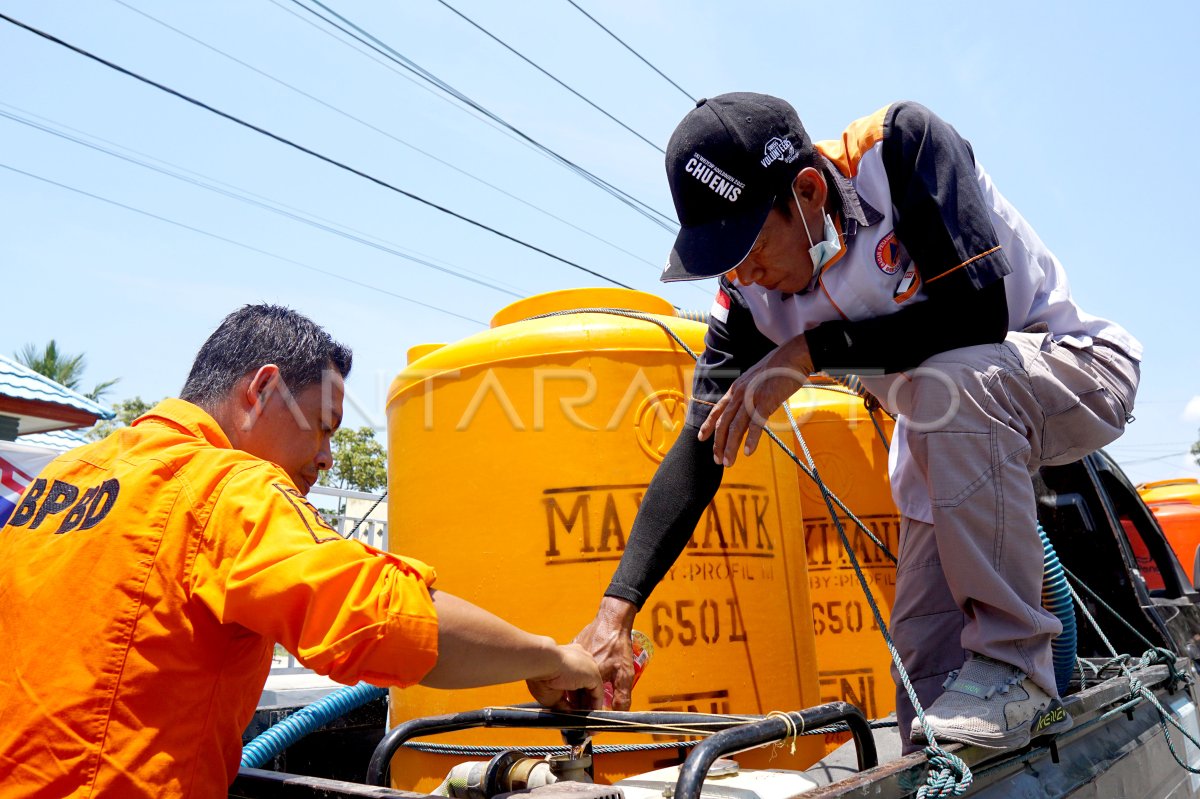 Distribusi Air Bersih Di Kabupaten Bone Bolango ANTARA Foto