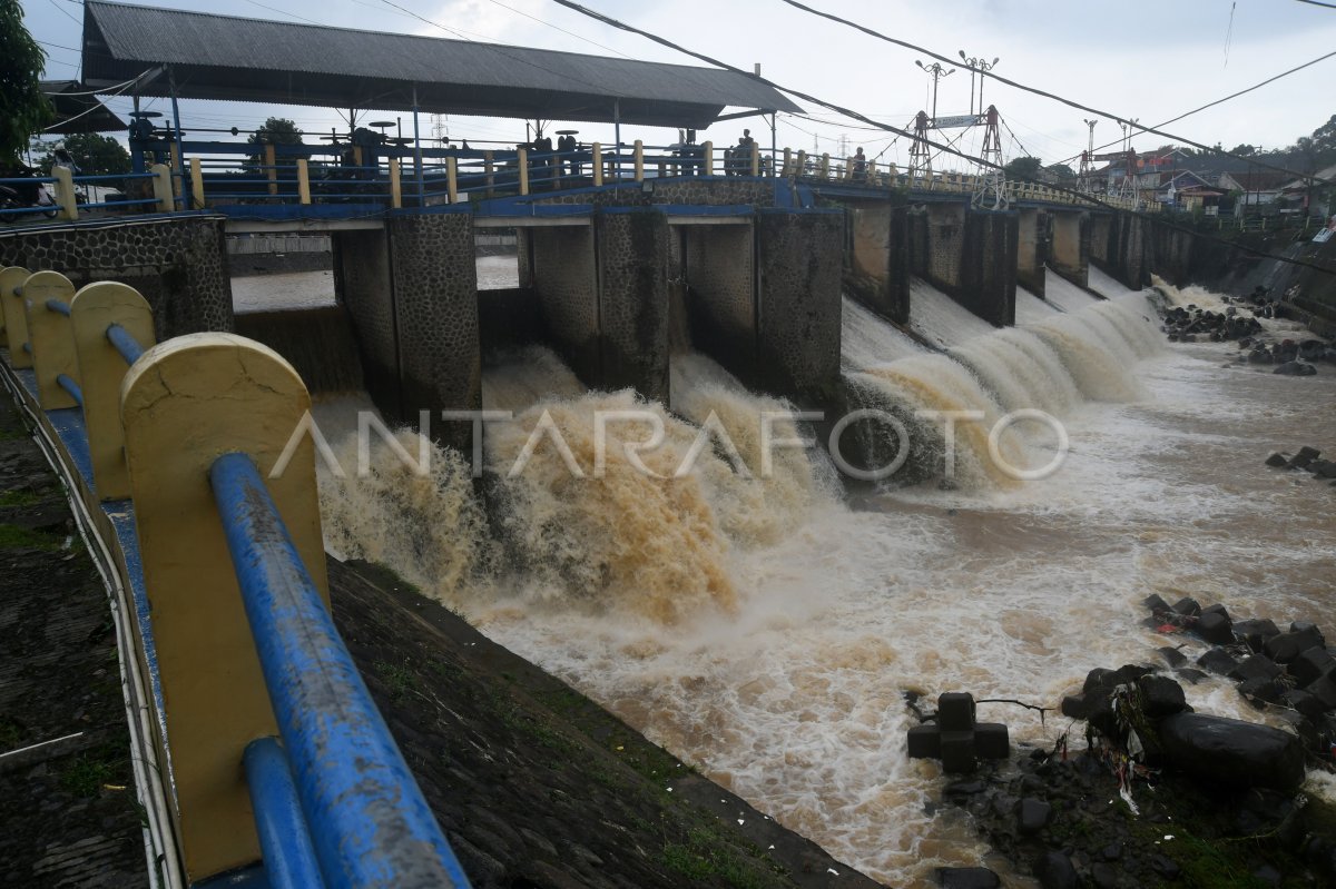 Tinggi Muka Air Bendung Katulampa Bogor ANTARA Foto