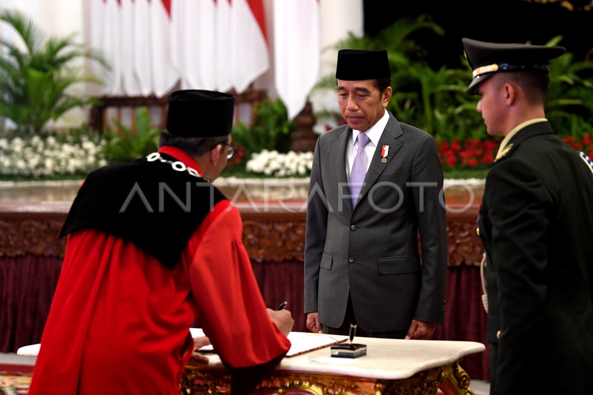 Pengucapan Sumpah Hakim Konstitusi Ridwan Mansyur Antara Foto