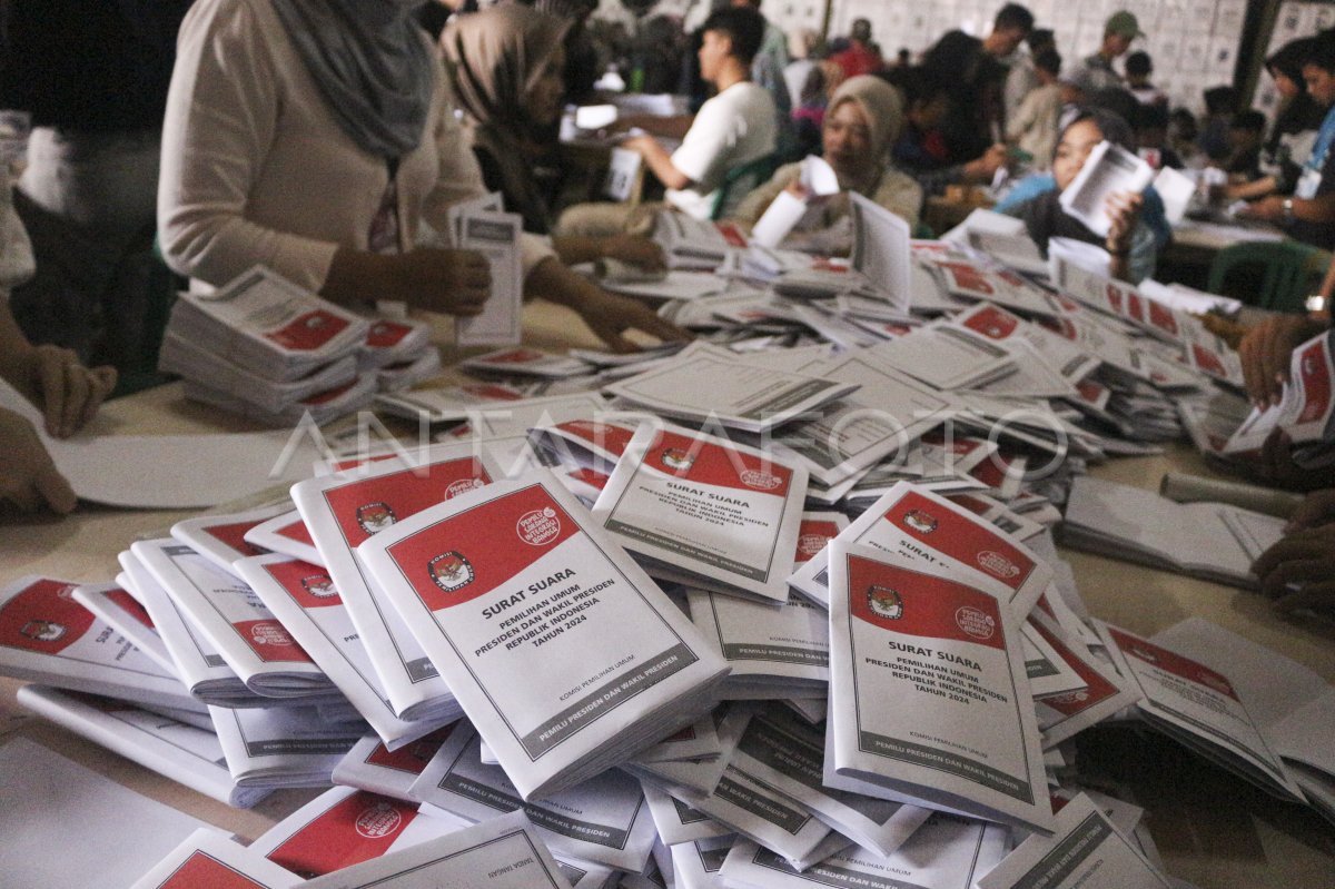 Penyortiran Dan Pelipatan Surat Suara Pemilu Di Sukabumi Antara Foto