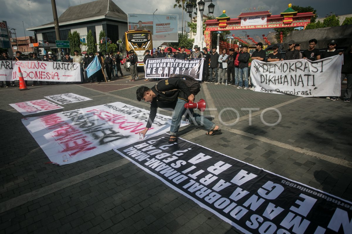 Unjuk Rasa Menuntut Pemilu Yang Demokratis ANTARA Foto