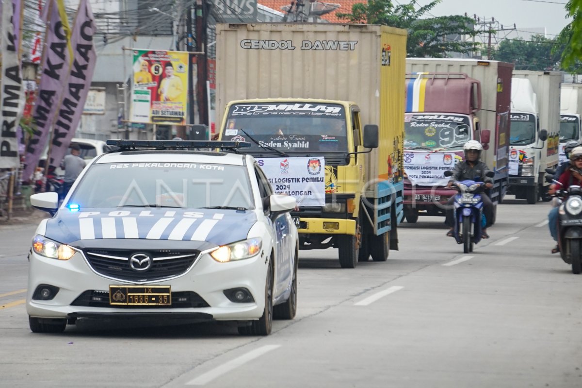 Distribusi Logistik Pemilu 2024 KPU Kota Pekalongan ANTARA Foto