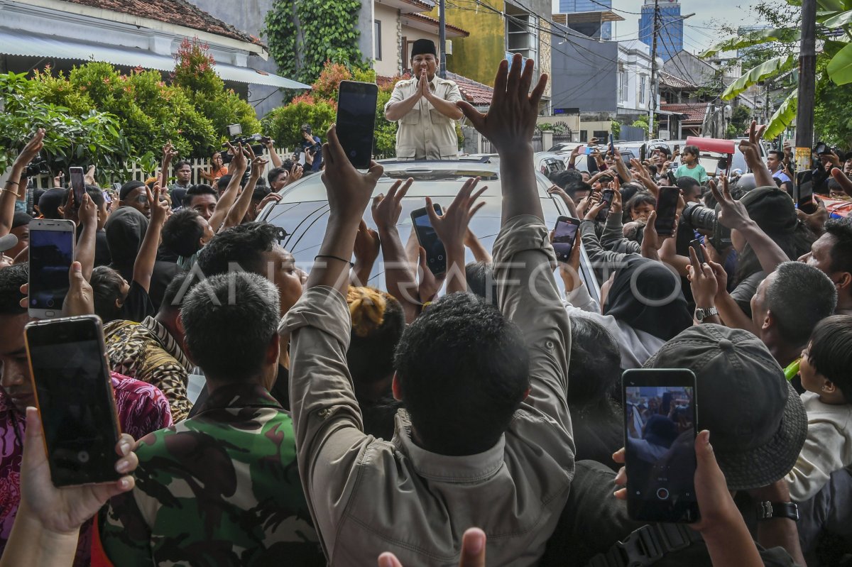 Prabowo Berziarah Ke Makam Habib Ali Kwitang ANTARA Foto