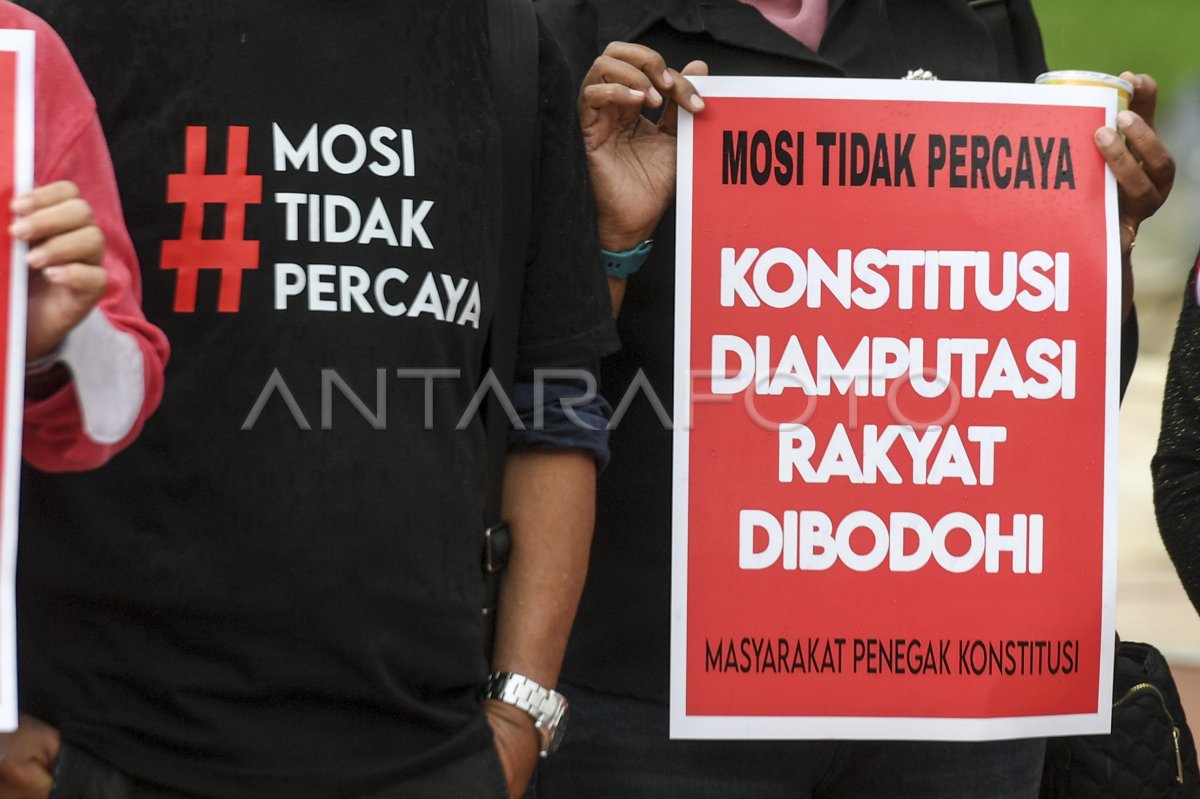 Aksi Mosi Tidak Percaya Di Tugu Proklamasi Antara Foto