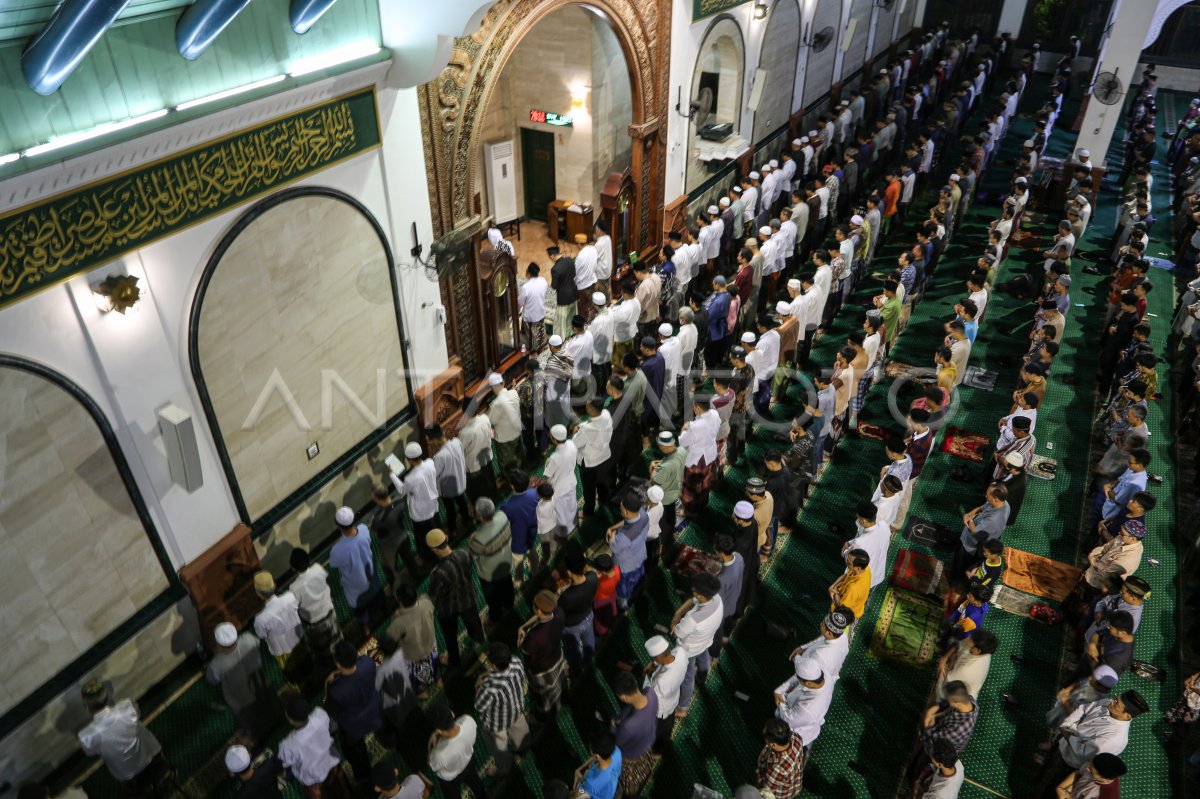 Shalat Tarawih Pertama Di Masjid Agung Jawa Tengah ANTARA Foto