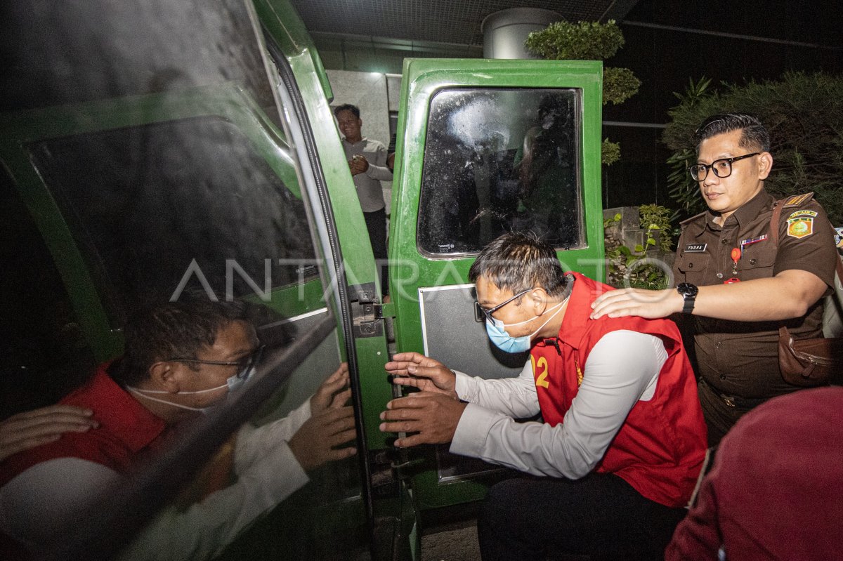 Penangkapan Tersangka Korupsi Penjualan Asrama Mahasiswa ANTARA Foto