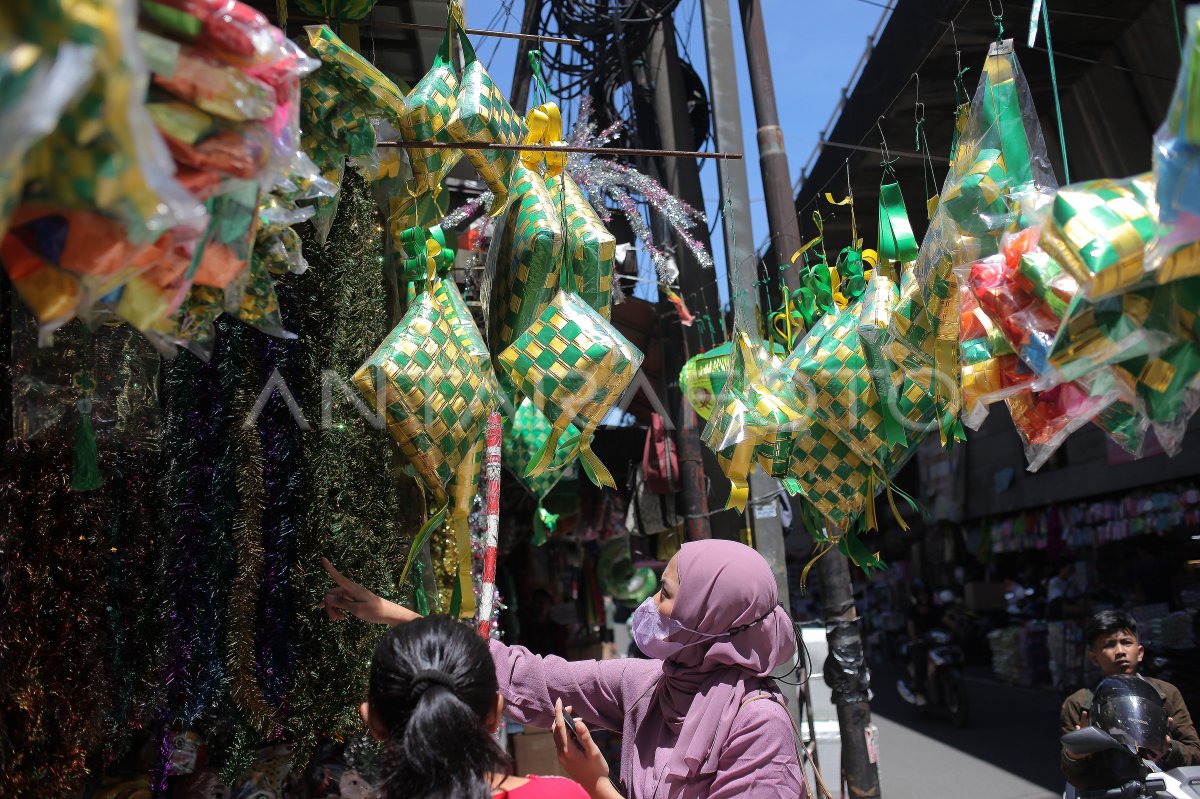 Penjualan Pernik Ramadhan Di Pasar Asemka Antara Foto