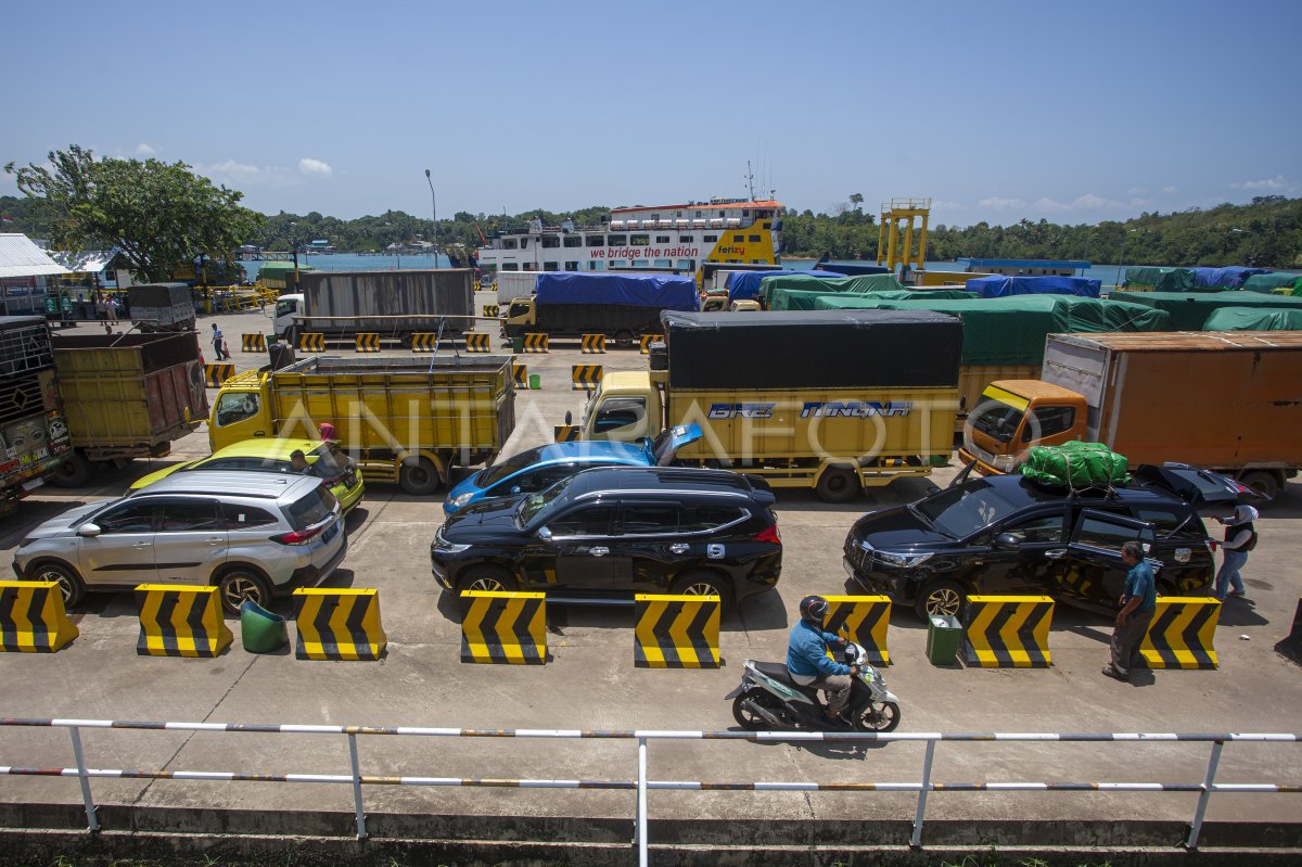 Pendaftaran Antrean Kendaraan Mudik Lebaran ANTARA Foto