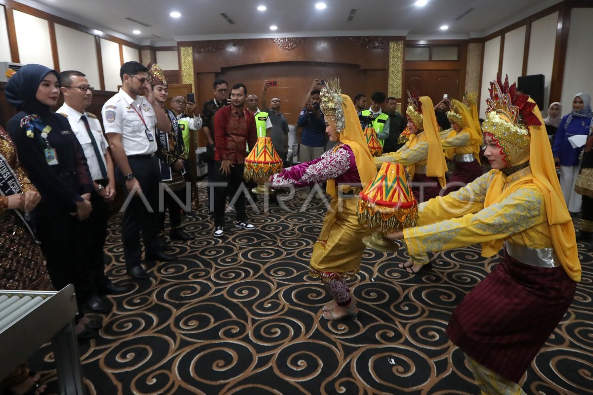 Pelita Air Buka Rute Baru Jakarta Aceh Antara Foto