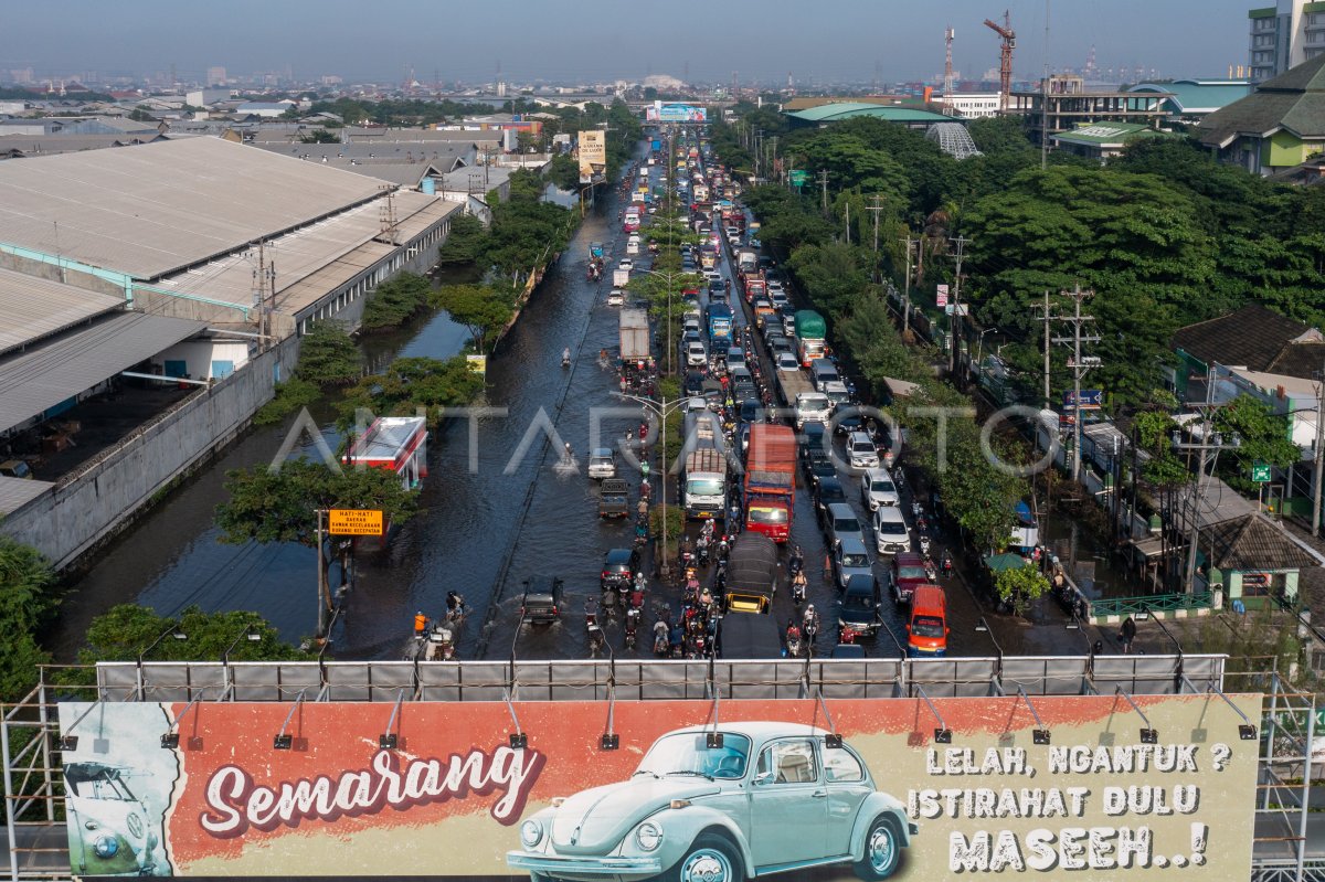 Jalur Utama Mudik Pantura Semarang Terendam Banjir ANTARA Foto