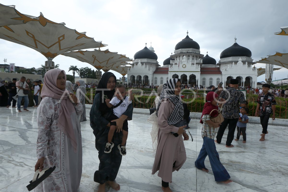 Wisata Religi Masjid Raya Baiturrahman ANTARA Foto