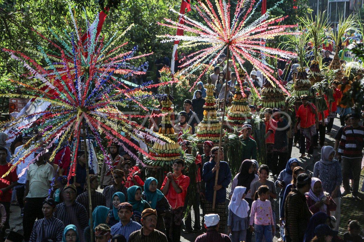 Kirab Budaya Tradisi Sesaji Rewanda Goa Kreo Semarang Antara Foto