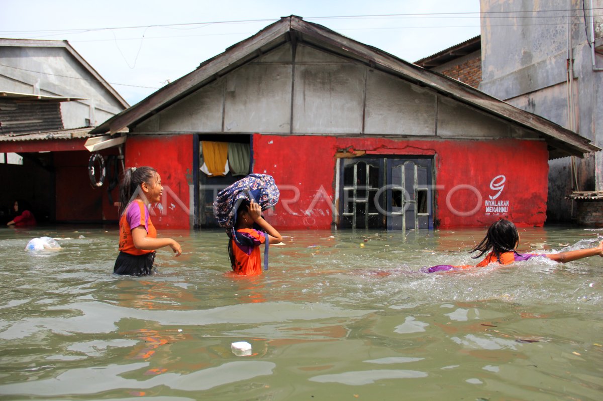 Banjir Rob Di Medan ANTARA Foto