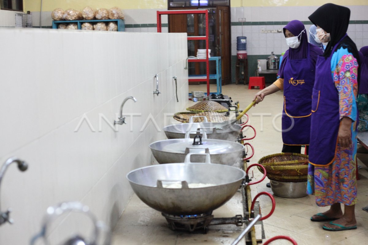 Persiapan Makanan Untuk Jamaah Calon Haji Di Surabaya ANTARA Foto