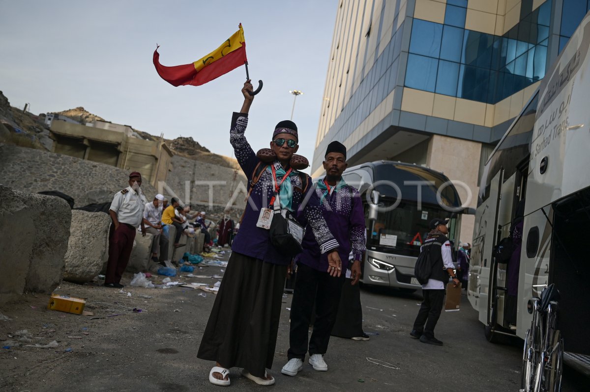 Jamaah Haji Gelombang Kedua Diberangkatkan Ke Madinah ANTARA Foto