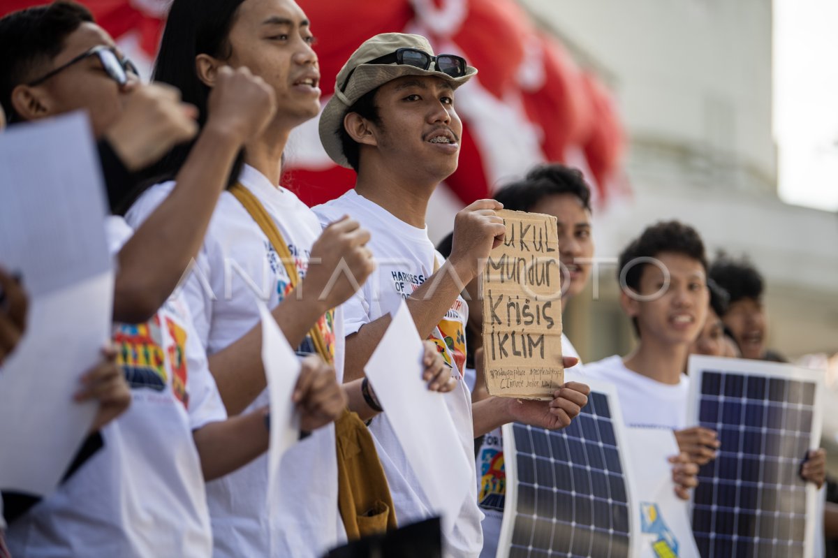 Aksi Simpatik Percepatan Transisi Energi Di Indonesia Antara Foto