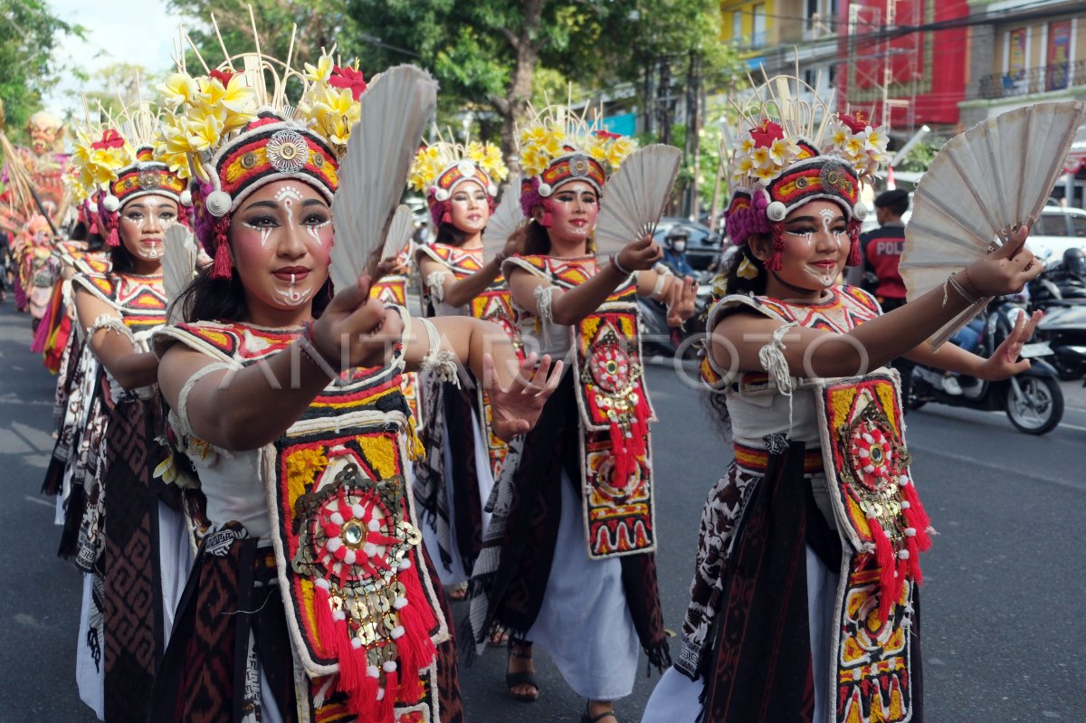 Parade Budaya Pendaftaran Bakal Calon Gubernur Bali Antara Foto