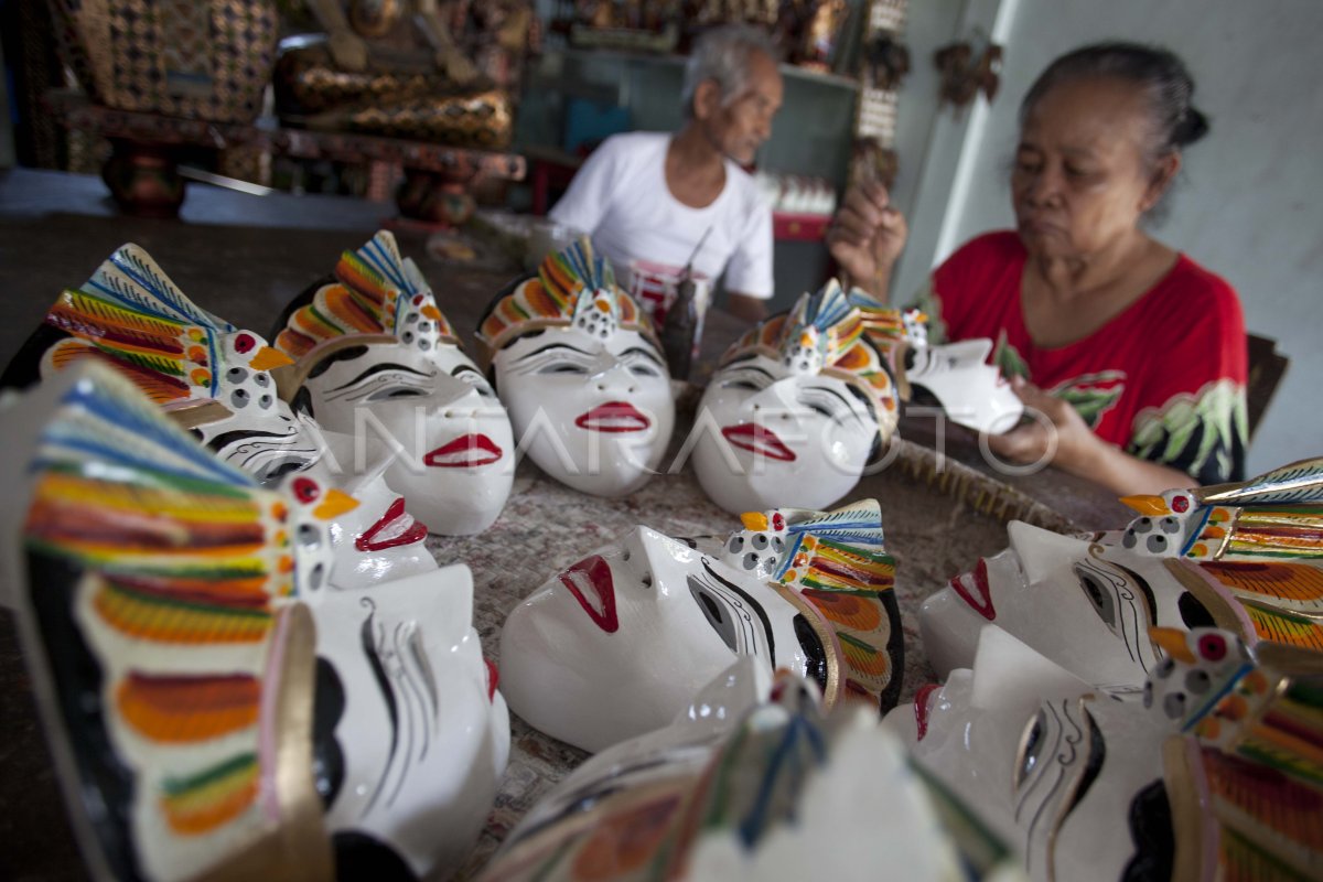 Kerajinan Topeng Jawa Antara Foto