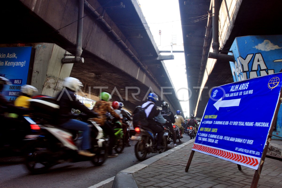 Pengalihan Arus Kuningan Antara Foto