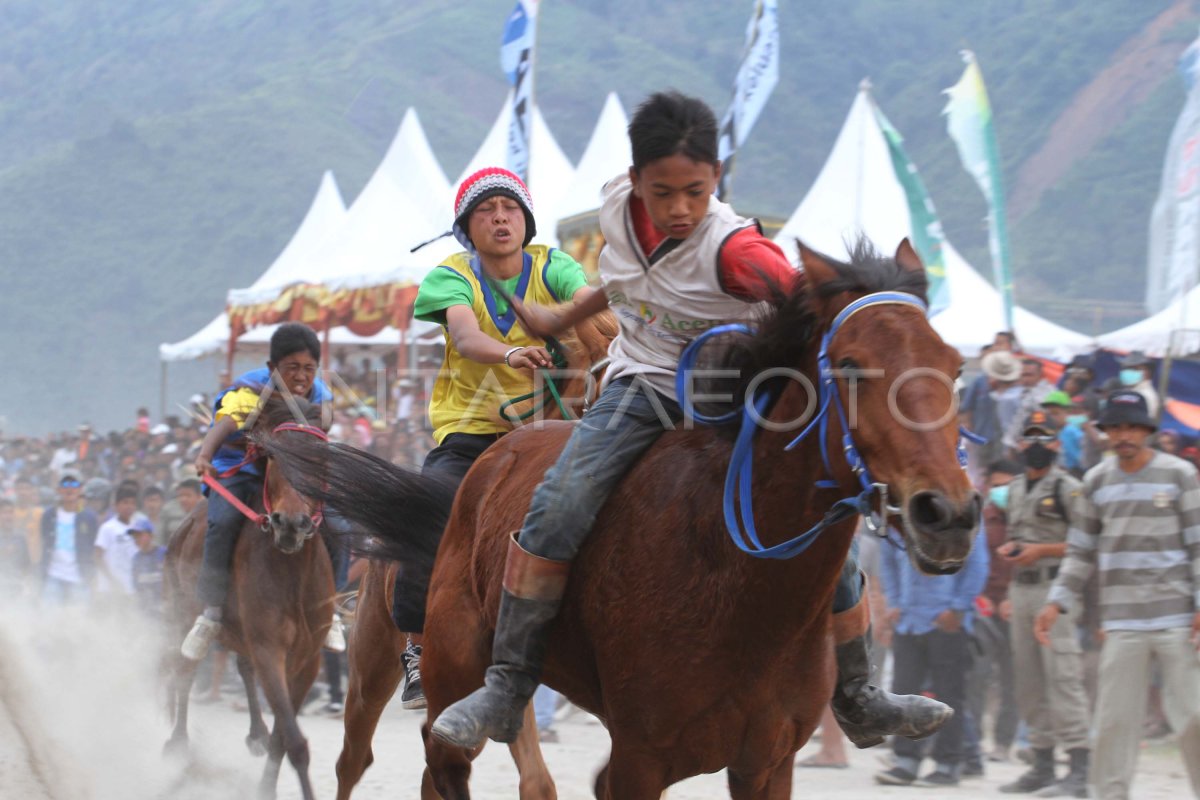 Pacuan Kuda Tradisional Antara Foto