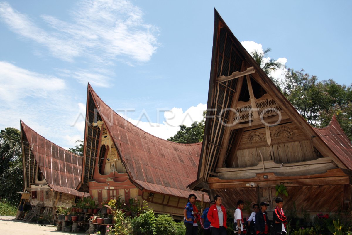 Rumah Adat Batak Toba Antara Foto