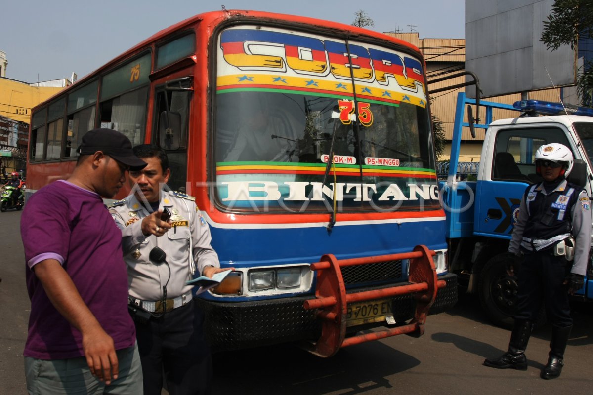 Penertiban Kawasan Pasar Minggu Antara Foto