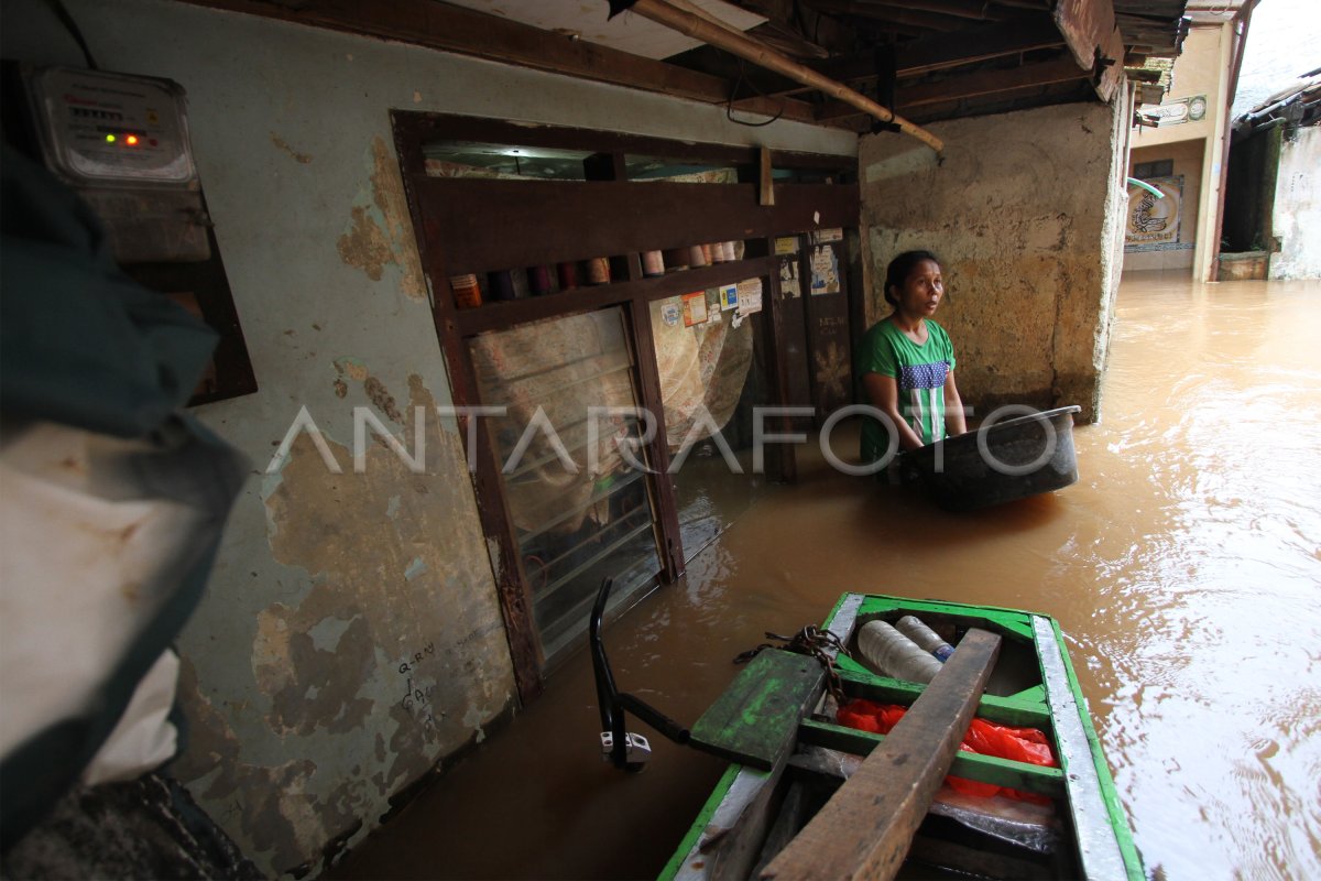 Banjir Rendam Ulujami Antara Foto