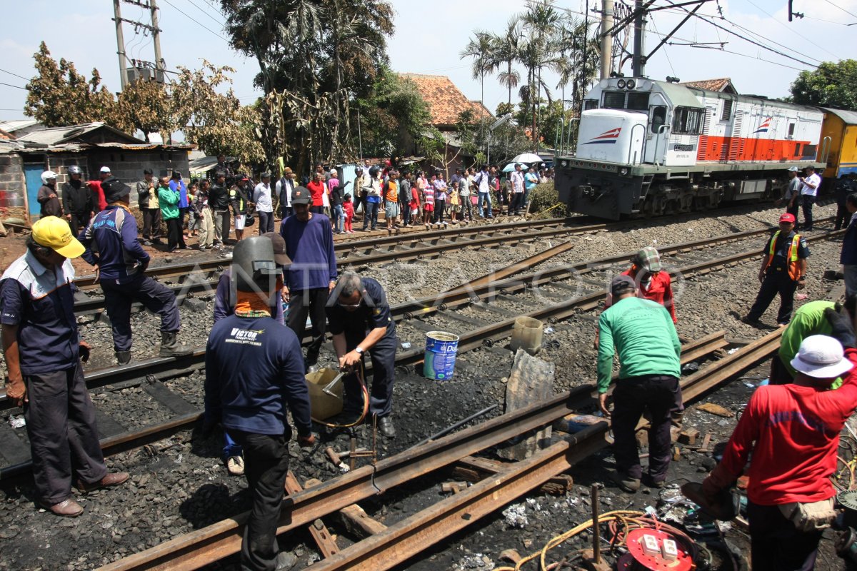 Perbaikan Jalur Kereta Api Antara Foto