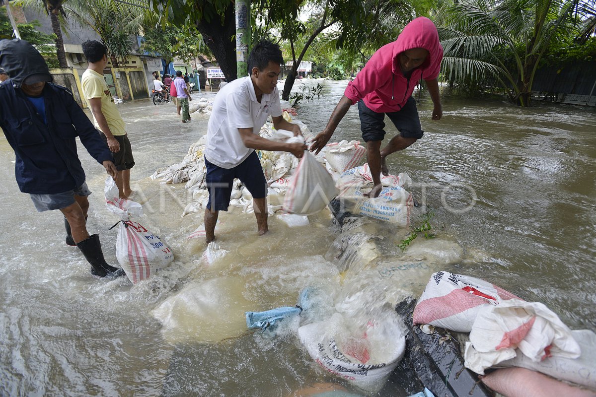 LUAPAN KALI CIPINANG ANTARA Foto