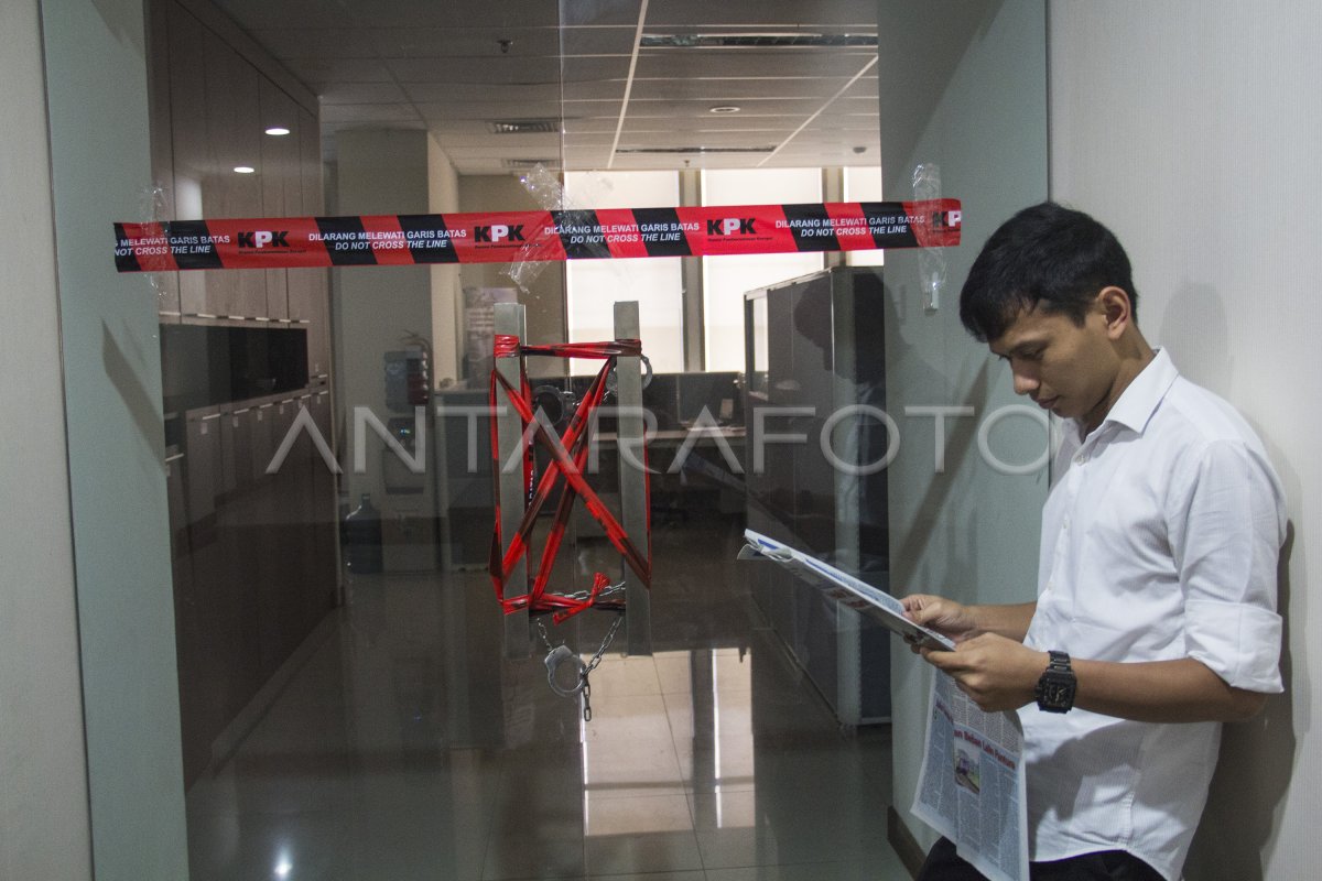 PENYEGELAN GEDUNG KEMENTERIAN PDT ANTARA Foto