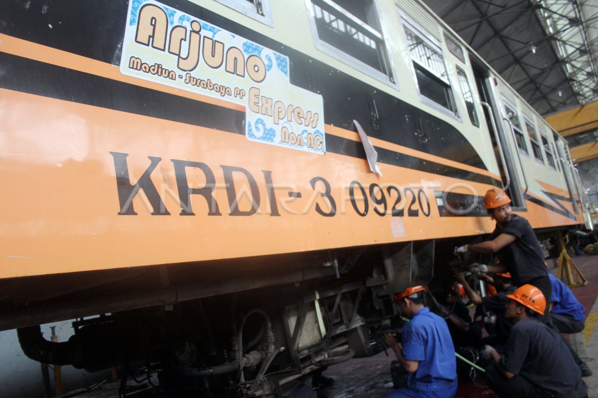 PERSIAPAN LOKOMOTIF UNTUK LEBARAN ANTARA Foto