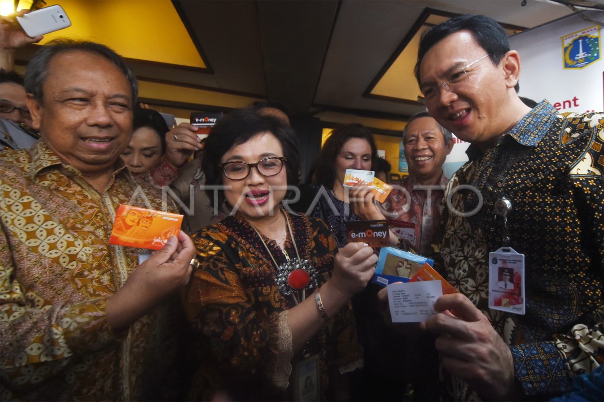 PEMBAYARAN PARKIR ELEKTRONIK ANTARA Foto