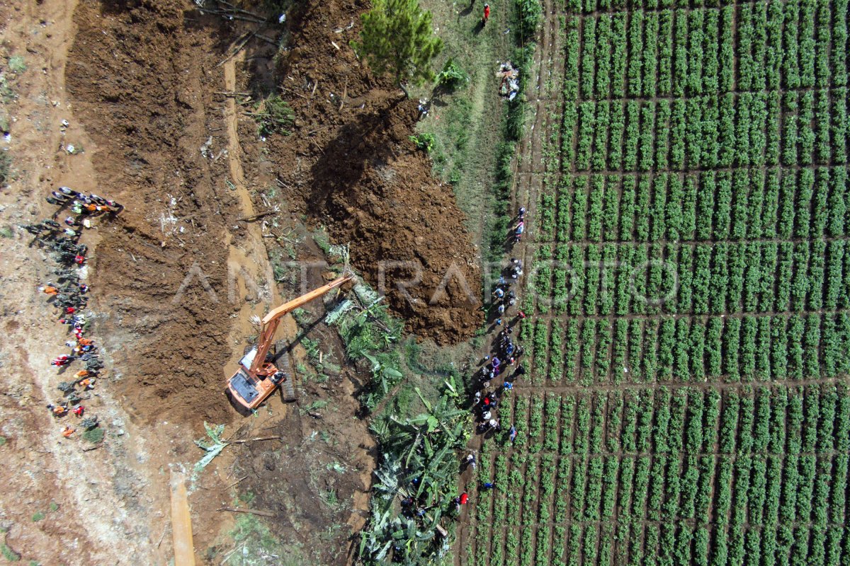 LONGSOR PANGALENGAN ANTARA Foto