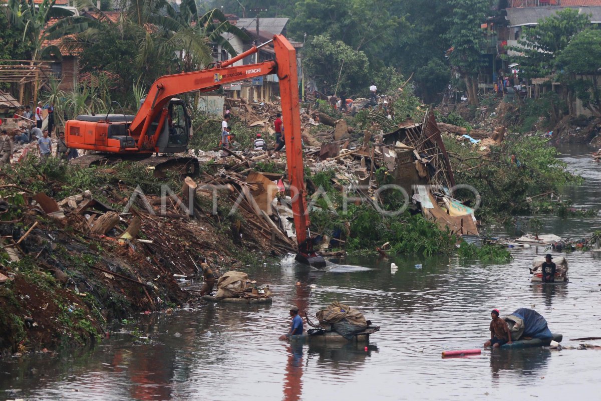 Penggusuran Kampung Pulo Antara Foto