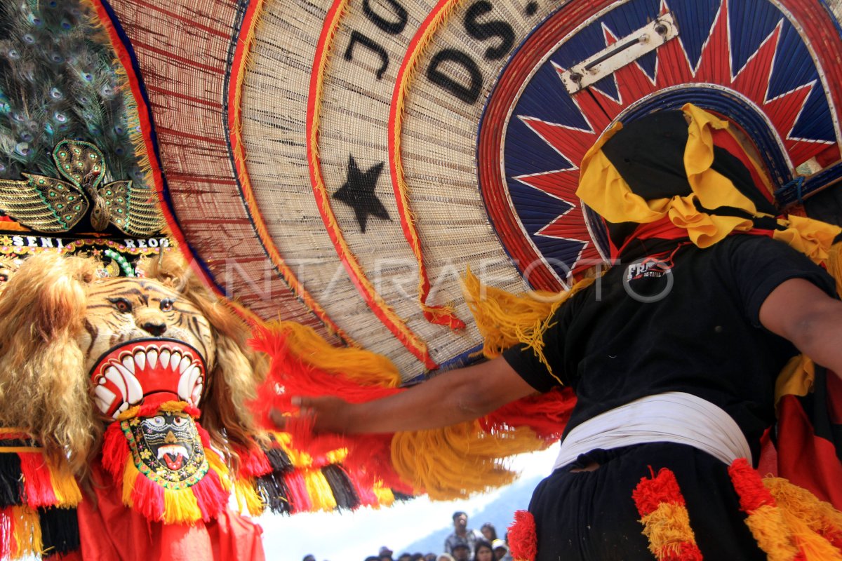 Peragaan Kesenian Reog Ponorogo Antara Foto