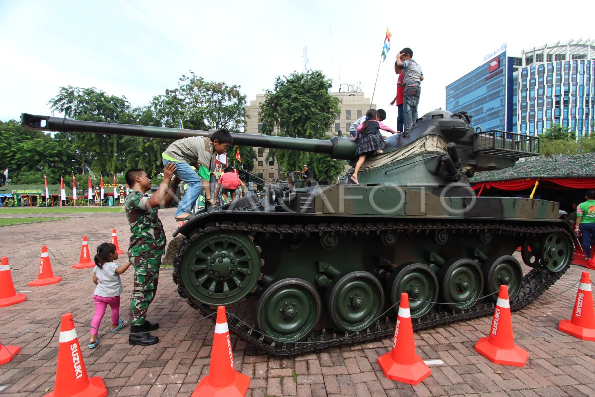 PAMERAN ALUTSISTA HUT TNI ANTARA Foto