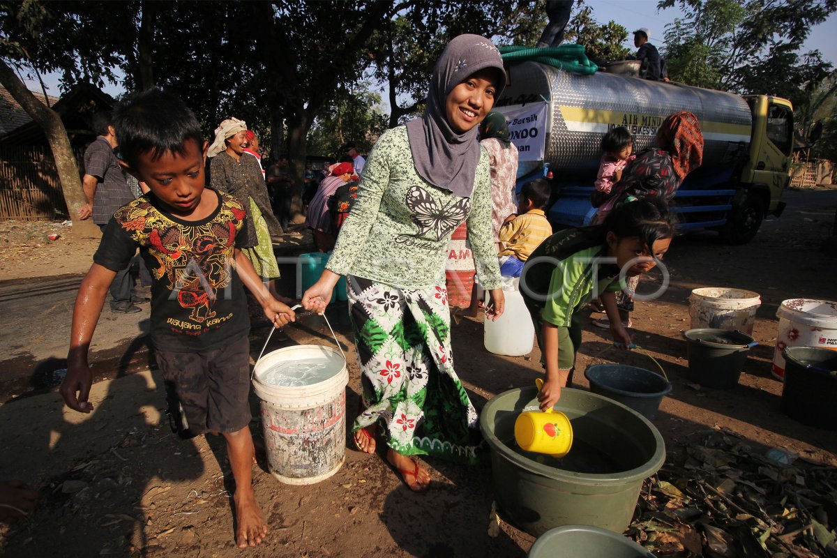 Bantuan Air Bersih Perindo Antara Foto