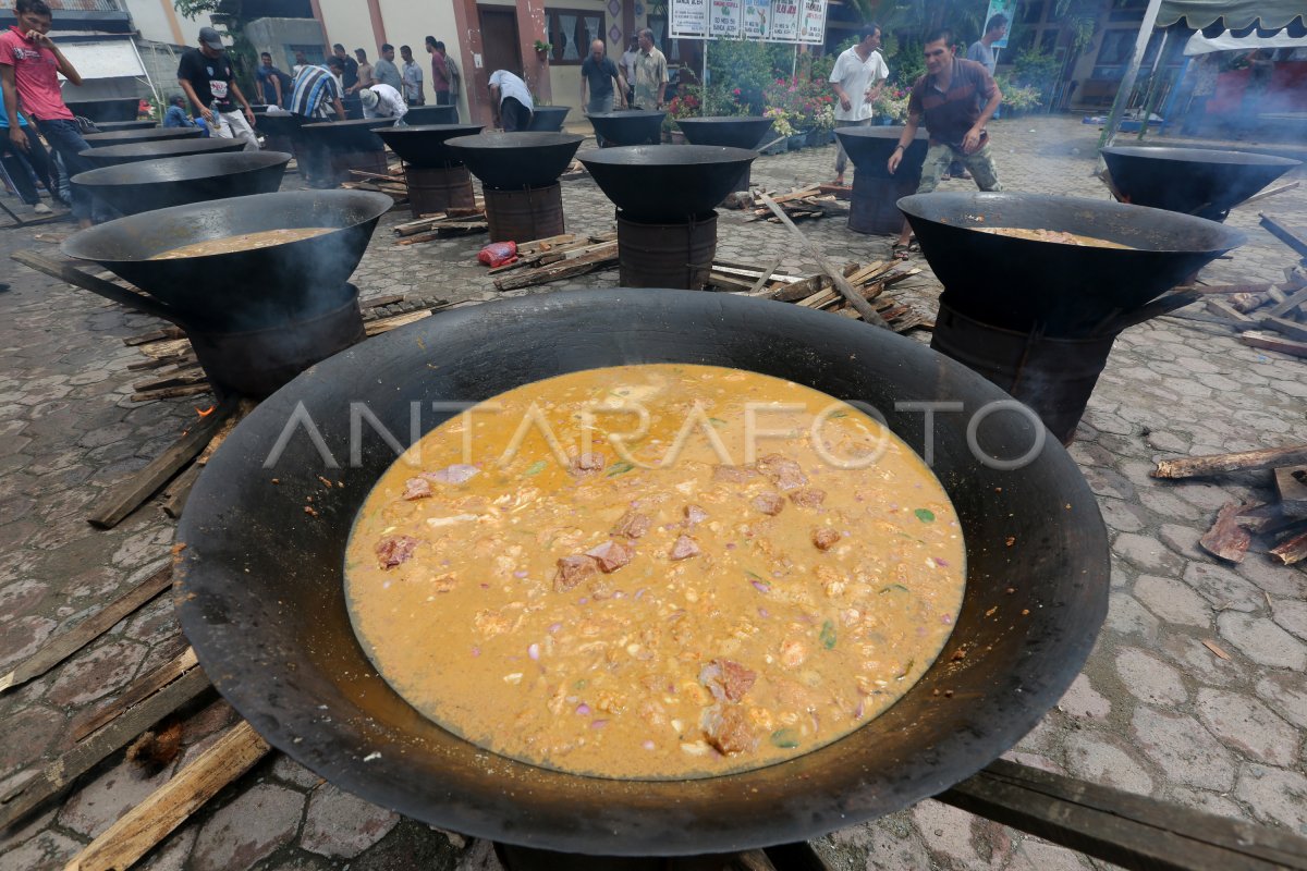 Tradisi Kuah Beulangong Maulid Antara Foto