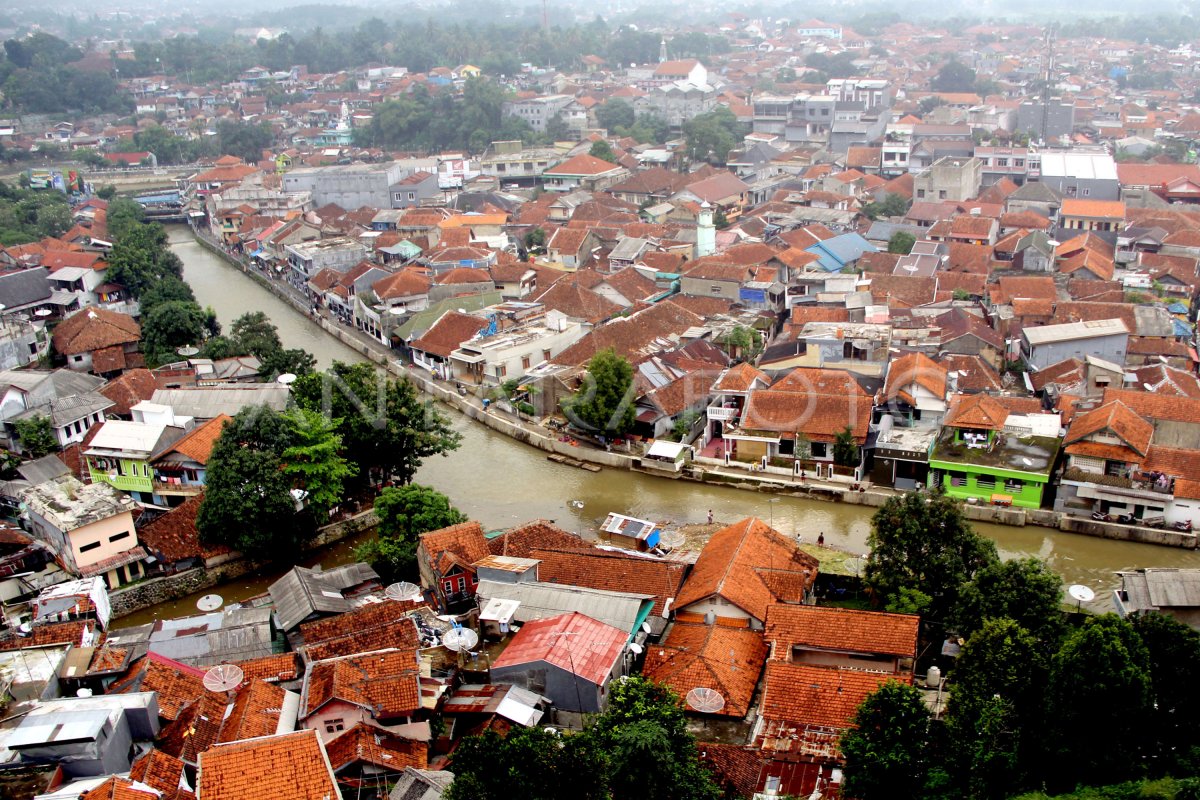 LAJU PERTUMBUHAN PENDUDUK JABAR ANTARA Foto