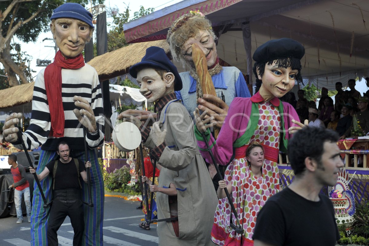 Parade Pesta Kesenian Bali Antara Foto