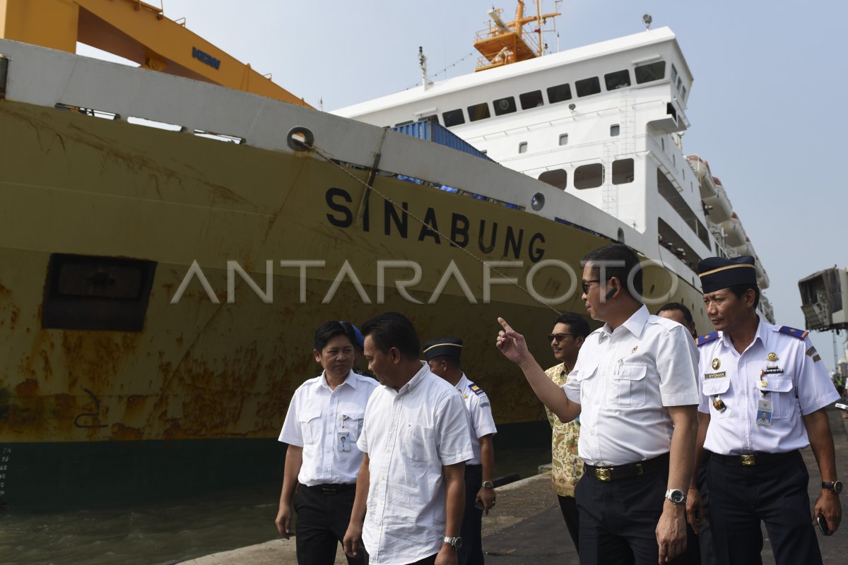 Menhub Tinjau Pelabuhan Tanjung Perak Antara Foto