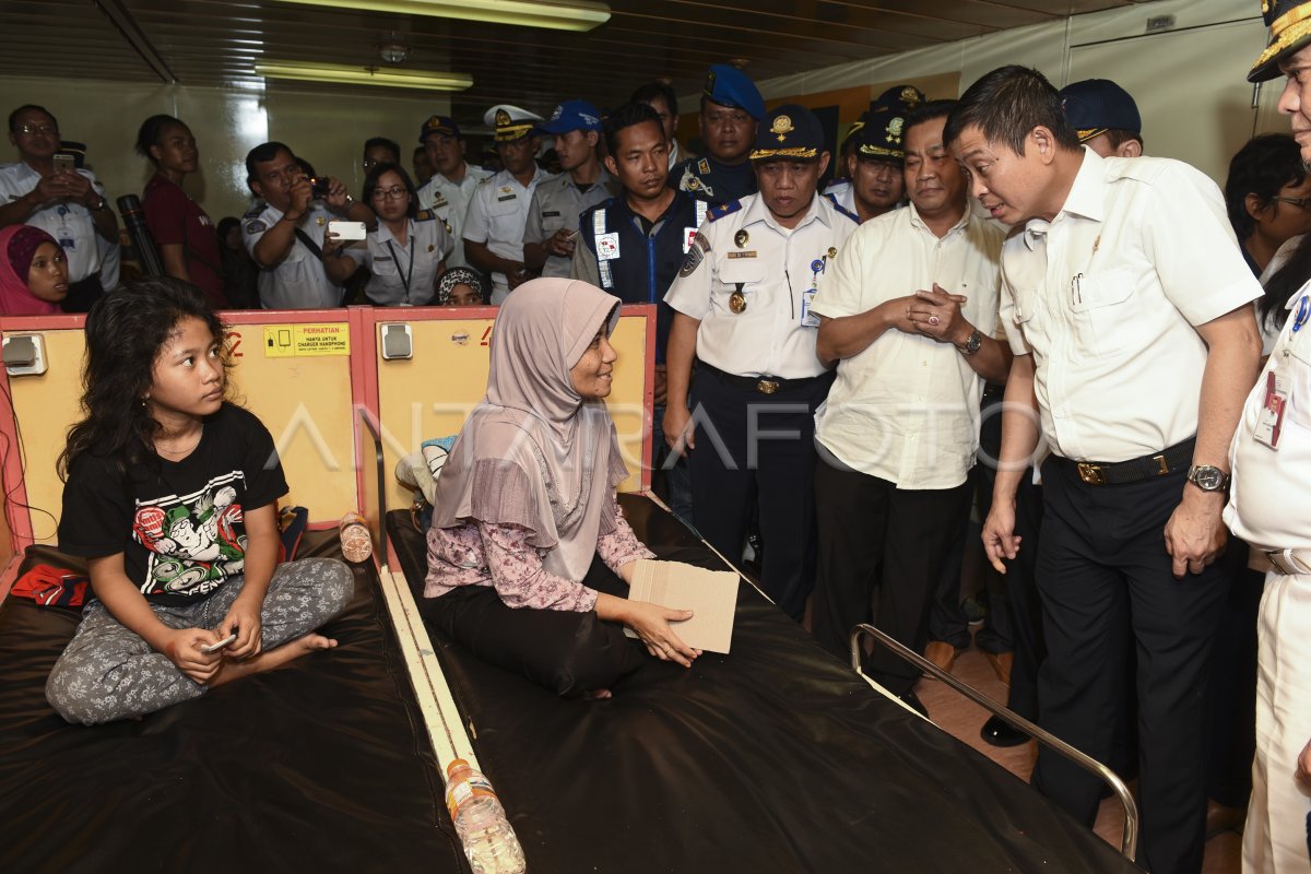 Menhub Tinjau Pelabuhan Tanjung Perak Antara Foto