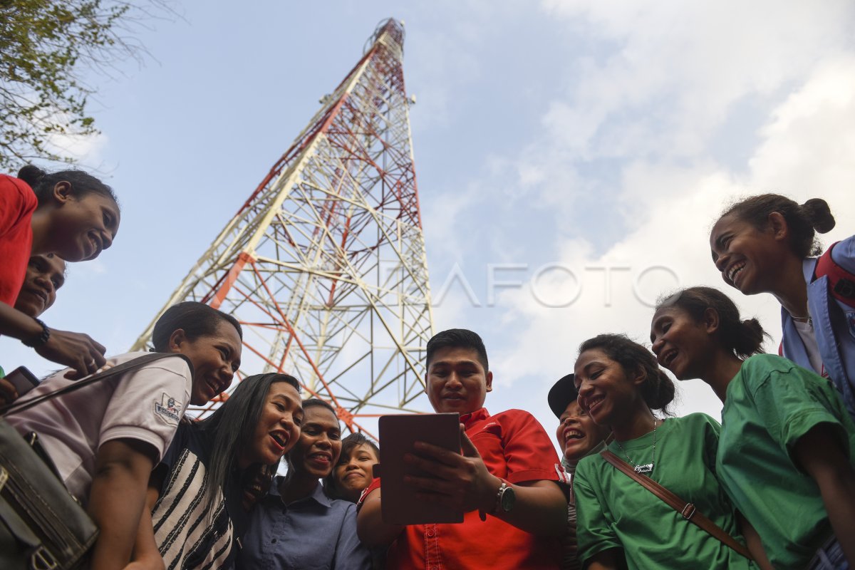 Jaringan Telekomunikasi Di Perbatasan Antara Foto