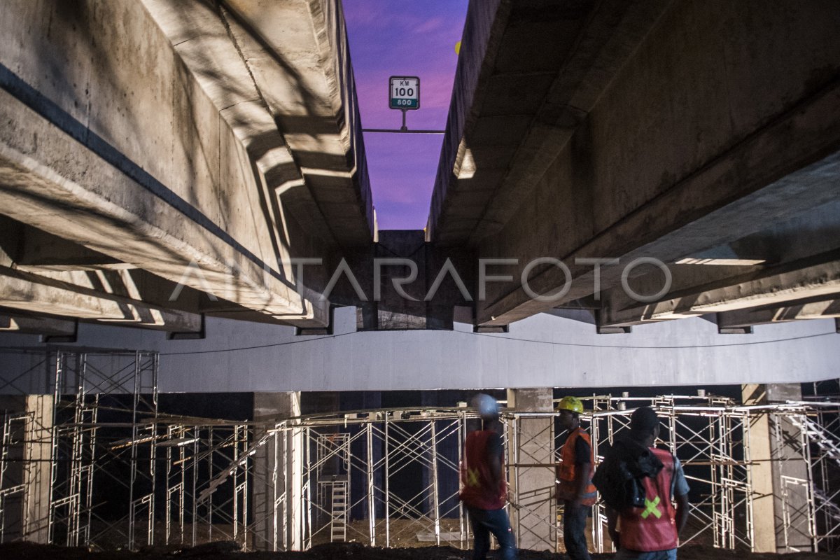 PERGESERAN JEMBATAN CISOMANG ANTARA Foto