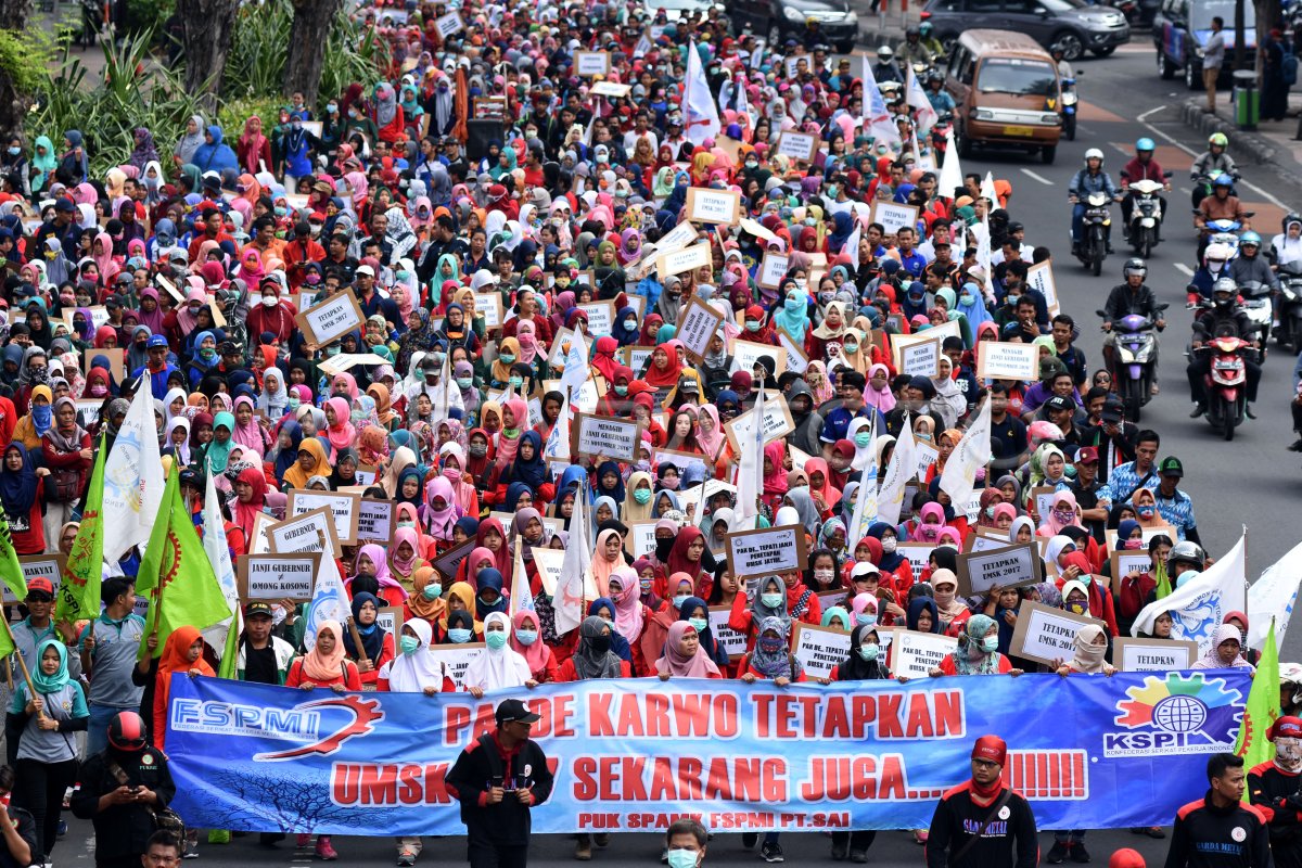 BURUH TUNTUT UMK 2017 DITETAPKAN ANTARA Foto