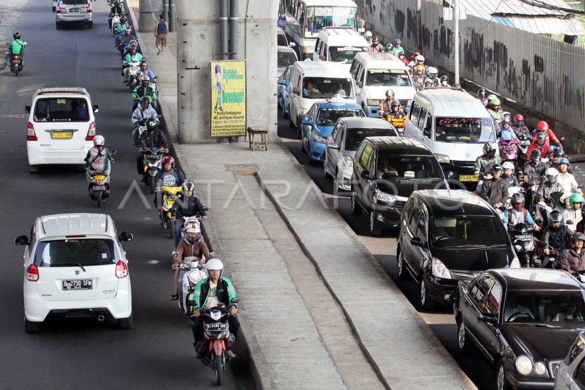 Pelanggaran Lalu Lintas Antara Foto