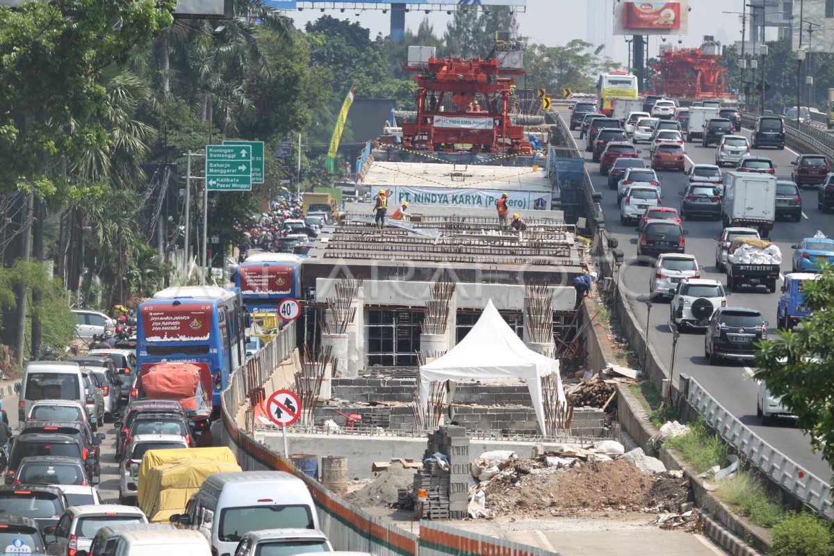 Pembangunan Flyover Pancoran Antara Foto