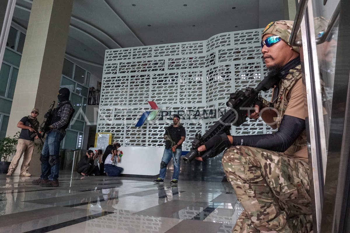 SIMULASI PENANGGULANGAN TEROR PERTAMINA ANTARA Foto