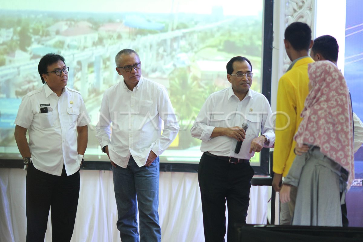 Diskusi Dan Sosialisasi Lrt Bersama Menhub Antara Foto